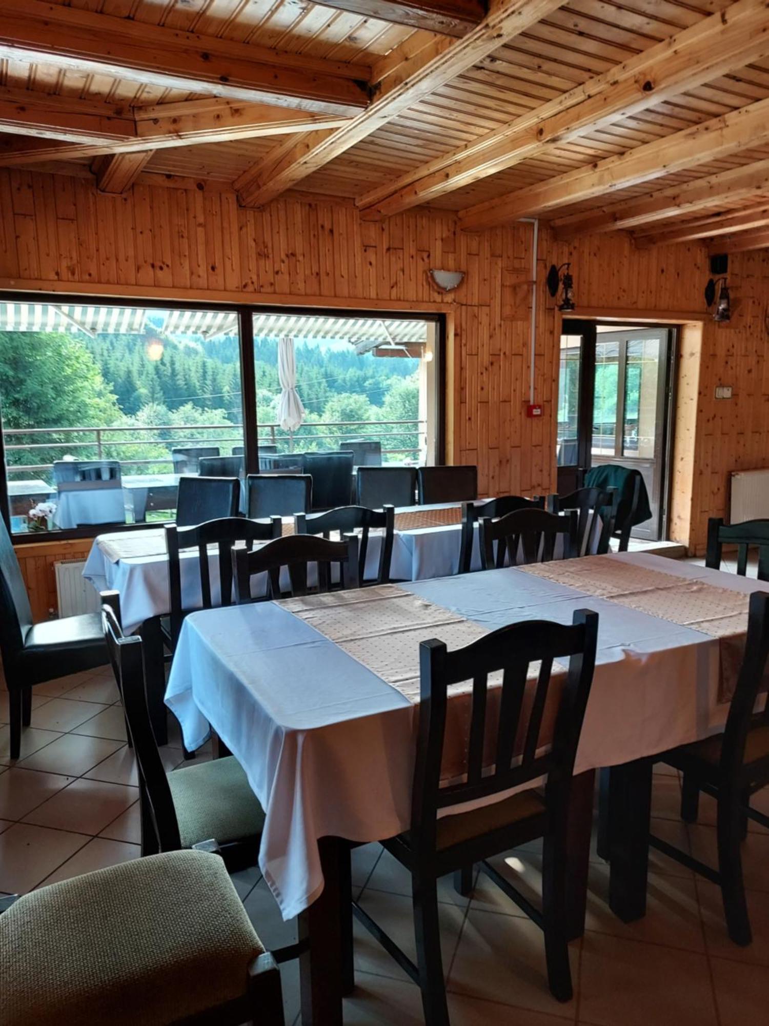 Pensiunea La Taverna Trăisteni Exterior foto