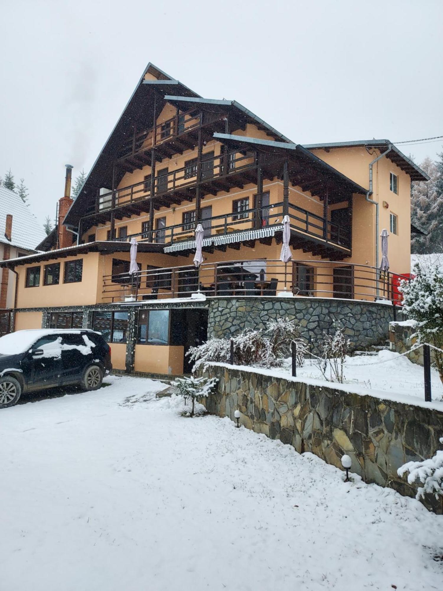 Pensiunea La Taverna Trăisteni Exterior foto